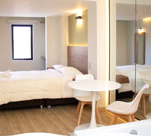Habitación matrimonial con cama de dos plazas